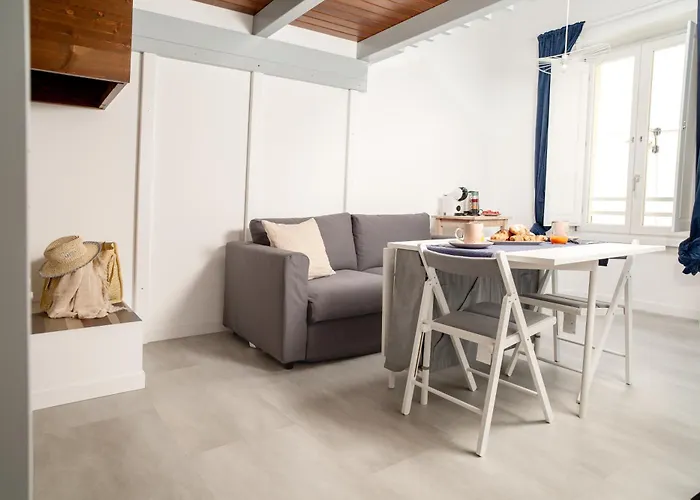 Nautilus & Homestay *